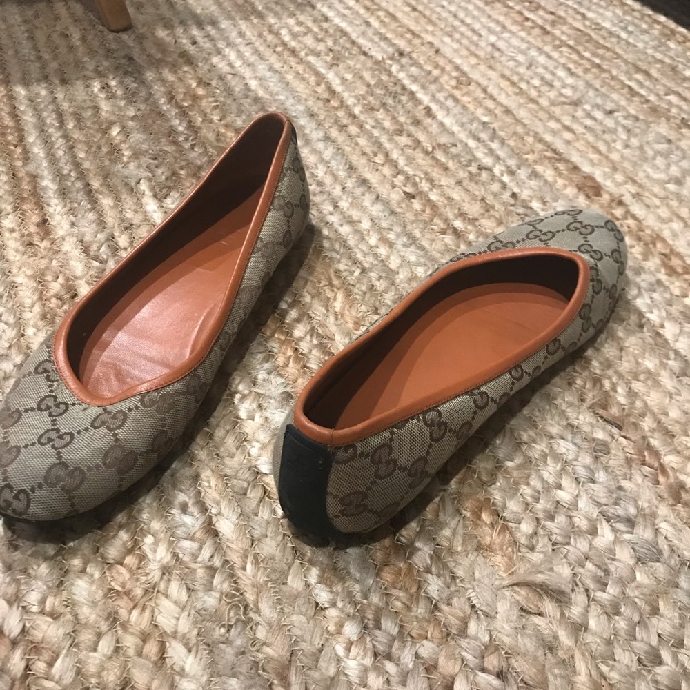 Gucci logo flats